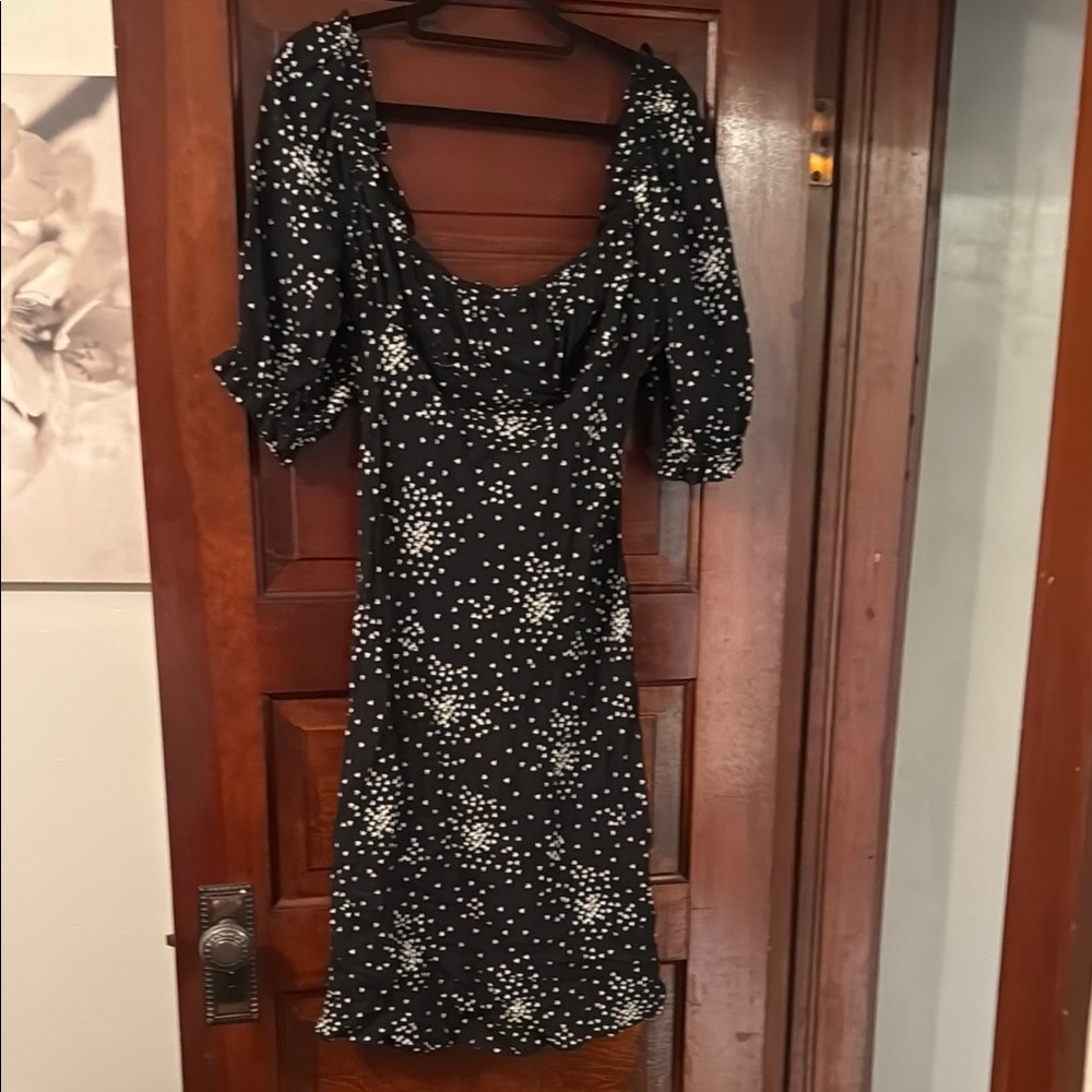Elegant Black and White Tiered Sheath Dress
